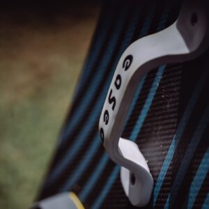 pictures shows the white handle on the eaSea kite board